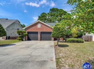 1040 Alexwood Dr, Hope Mills, NC 28348
