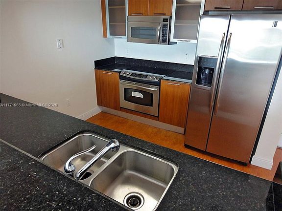 5th image of 1800 N Bayshore Dr #1204A