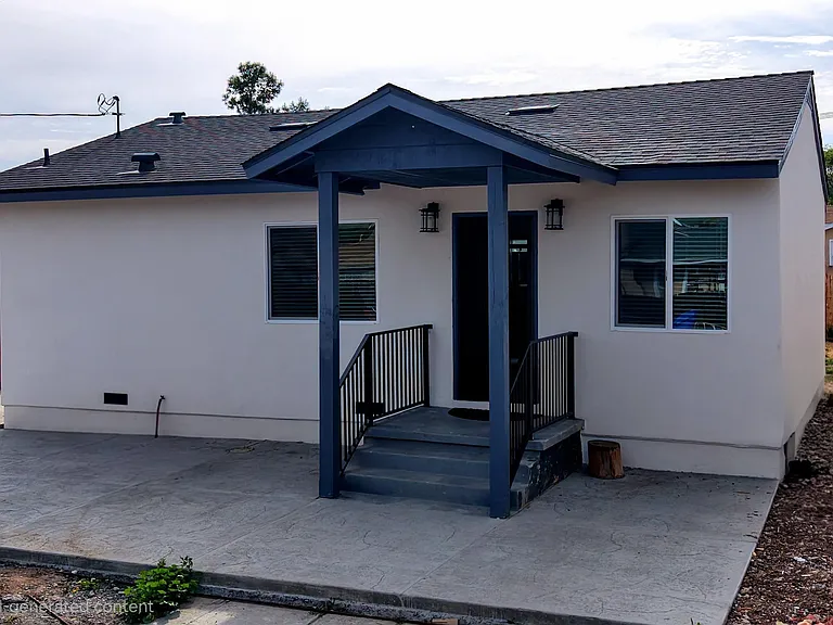 8836 Valencia St — Photo 32