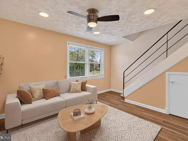2437 Iverson St — Photo 2