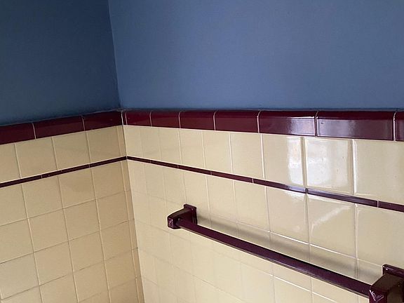 2nd image of 1380 W Hunting Park Ave #3F
