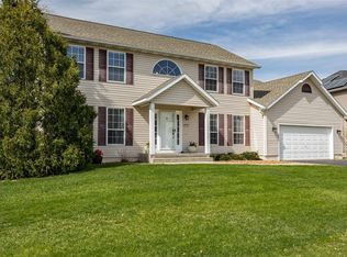 7523 Hampshire Dr NE, Cedar Rapids, IA 52402