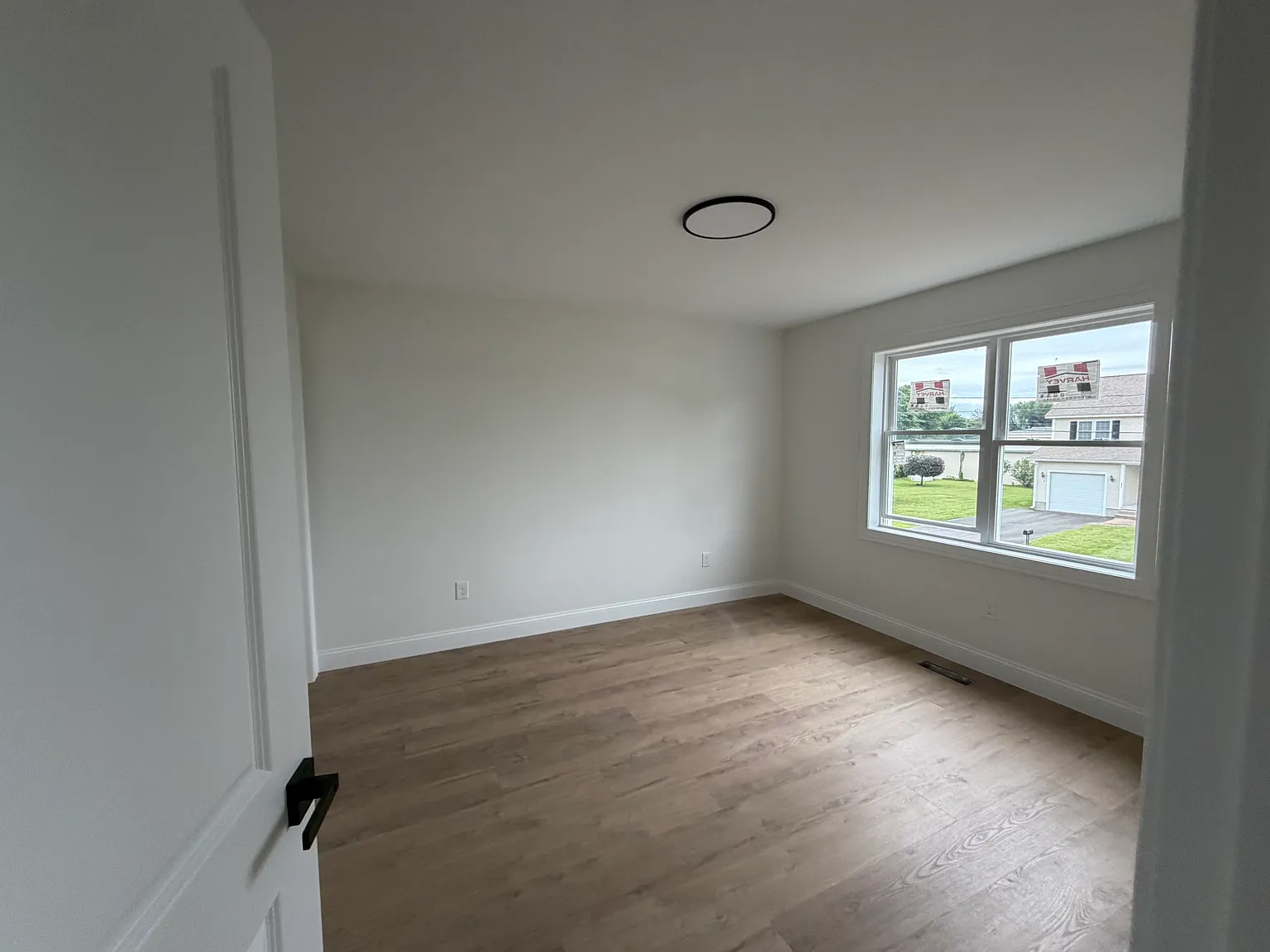 3 bed, 1200 sqft, $2,500 — Photo 3