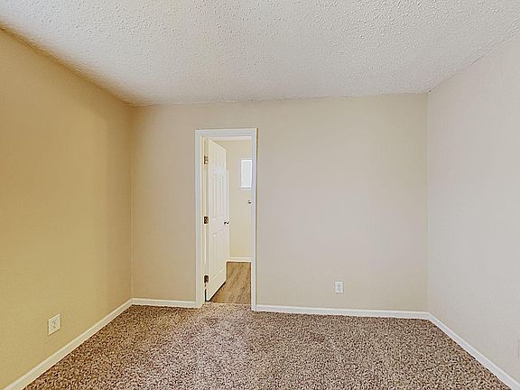 3rd image of 862 Apple Valley Dr