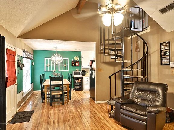 5th image of 825 Chanticleers Ln