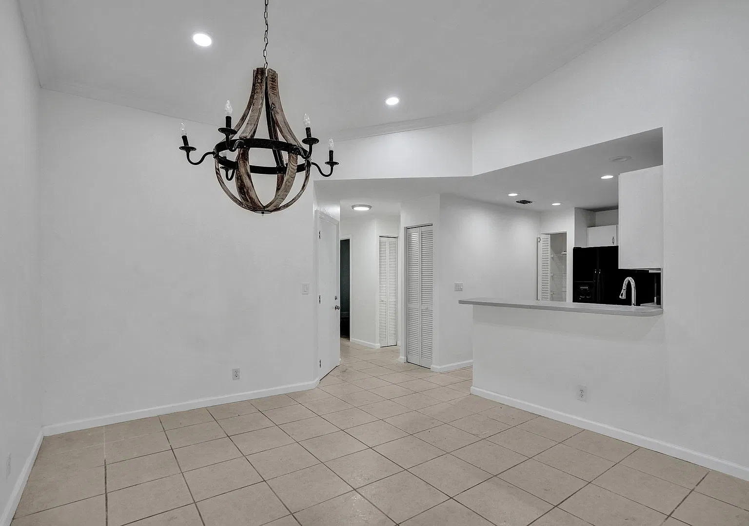 Spacious 2 Bed/2 Bath Townhome With Garage In Gated Community Available Now! — Photo 4
