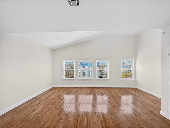3rd image of 270 Hunterdon St #3