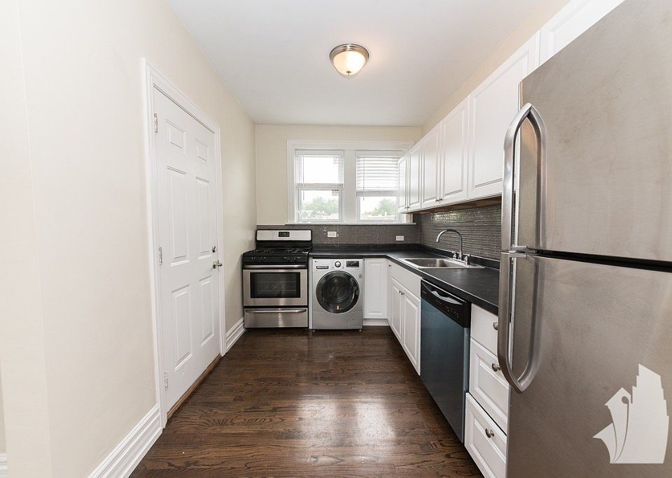1st image of 3815 N Greenview Ave APT 2N