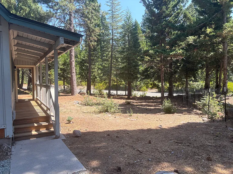 805 Holiday Ct — Photo 3