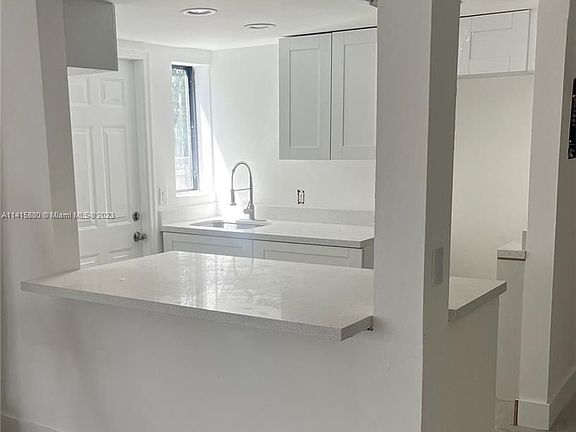 4th image of 1980 Biarritz Dr APT B