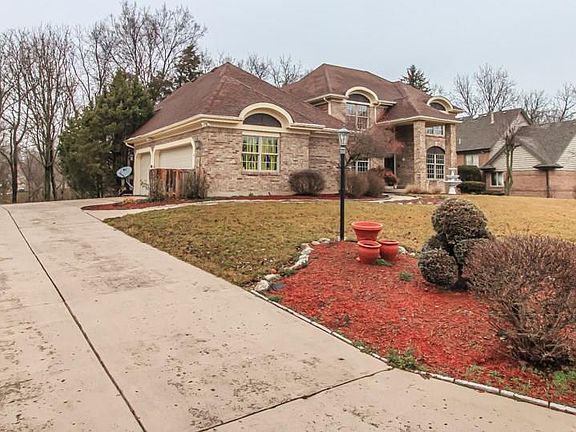 2nd image of 105 Lincolnshire Ln