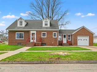 206 2nd St SW, Farley, IA 52046