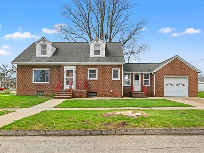 206 2nd St SW, Farley, IA, 52046