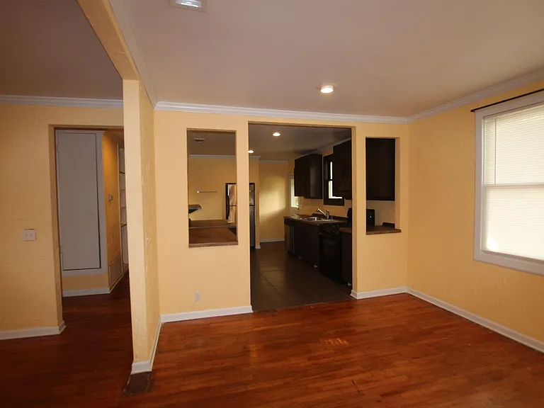 518 W Rusk St — Photo 6