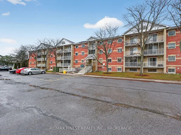 316 Kingsdale Ave #311, Kingston, ON K7M 8S2