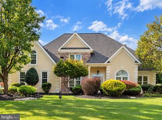 102 Whisper Wood Ct, Newtown, PA 18940