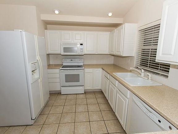 5th image of 733 Carpenters Way APT 6