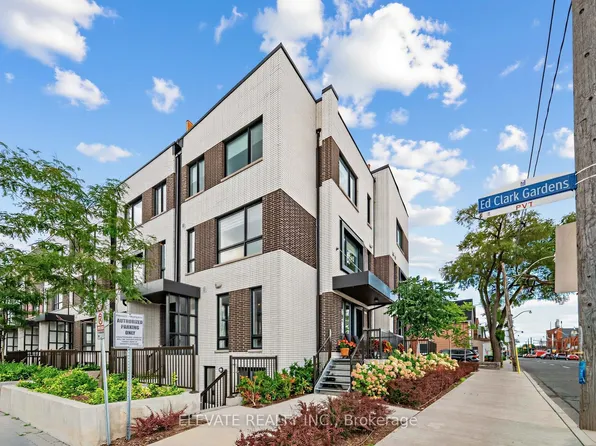 40 Ed Clark Gdns #15, Toronto, ON M6N 0B5
