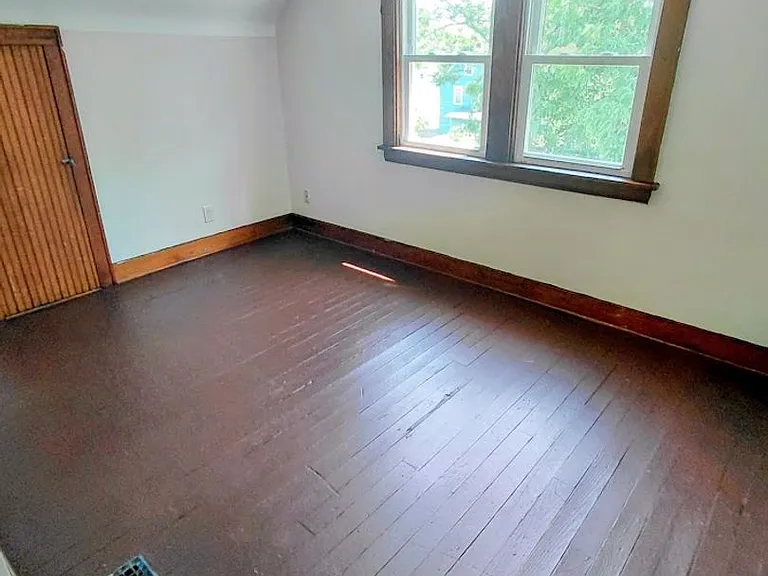 98 E Mapledale Ave — Photo 9