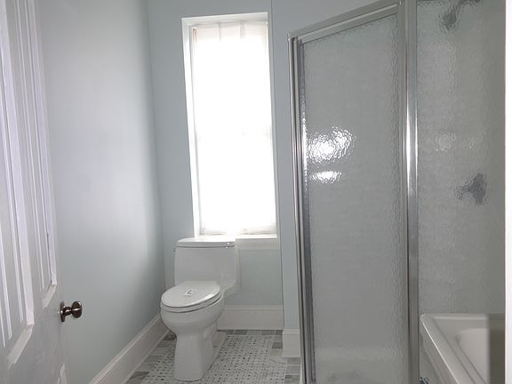 5th image of 401 W 5th St