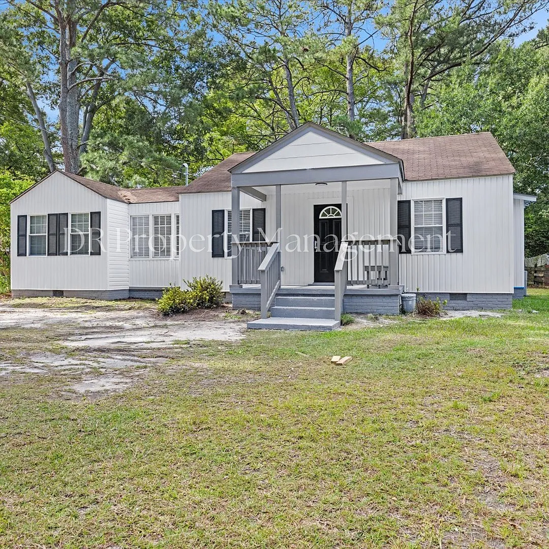 219 S Circle Dr — Photo 1