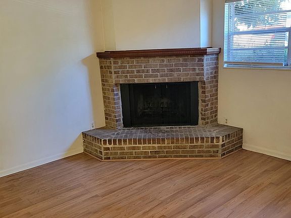 4th image of 2412 Ramblewood Ct #A & B
