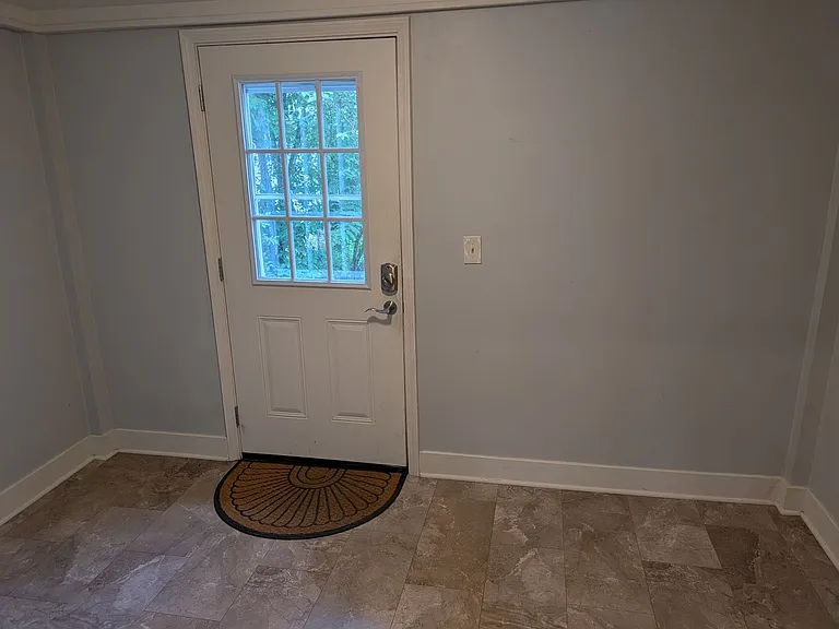 111 Eastmoreland Dr — Photo 13