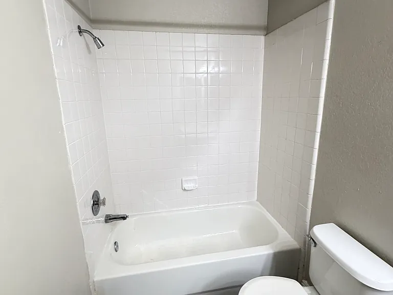 960 N Sloan Ln #104 — Photo 16