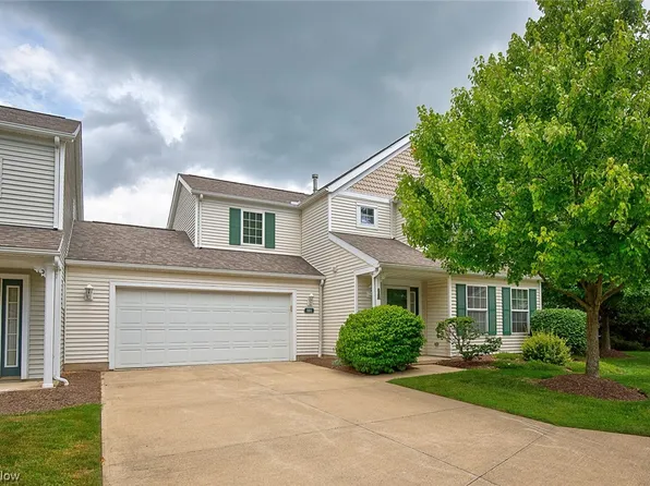 101 Mallard Point Dr, Akron, OH 44319