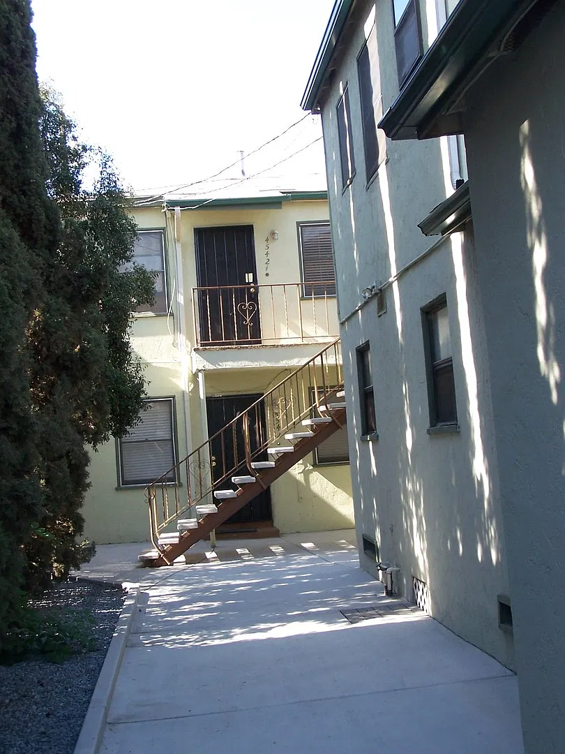Normal Heights -Upper 2BR/1BA unit w/Hardwood Floors+parking. So. of Adams — Photo 3