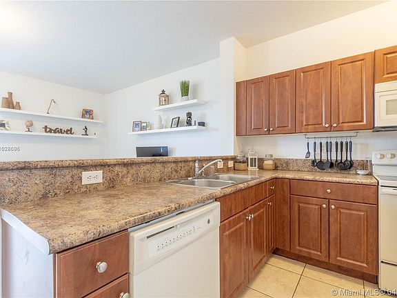 3rd image of 2935 SE 1st Dr Unit 4
