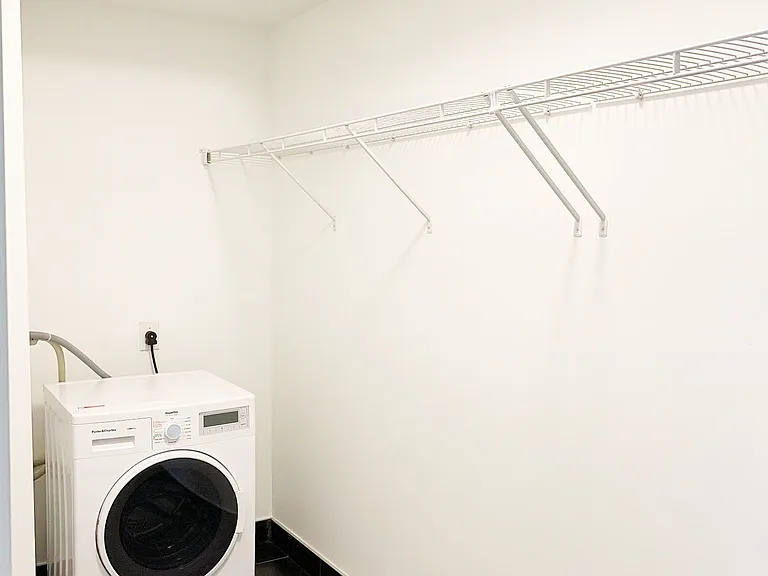 77 Shuter St #513 — Photo 6