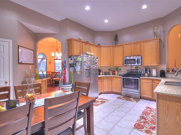 5th image of 1042 Sussex Trl