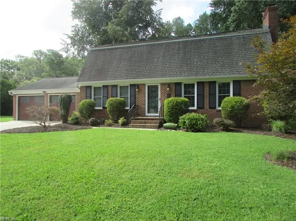 15 Carriage Hill Dr, Poquoson, VA 23662