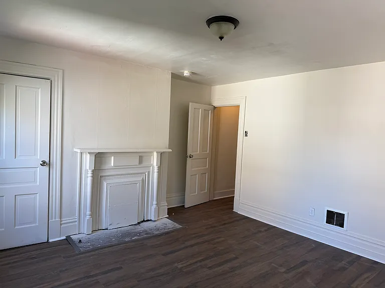 209 Rear 21 — Photo 14