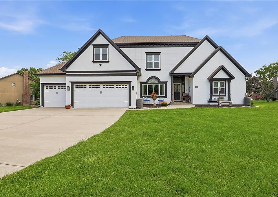 1st image of 4215 SE Paddock Dr