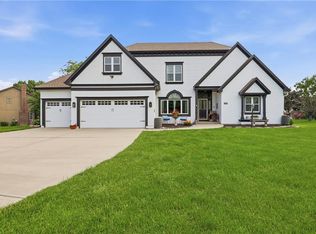 4215 SE Paddock Dr, Lees Summit, MO 64082