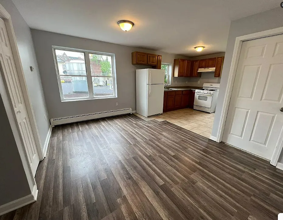 2 bed, 800 sqft, $1,800 — Photo 3