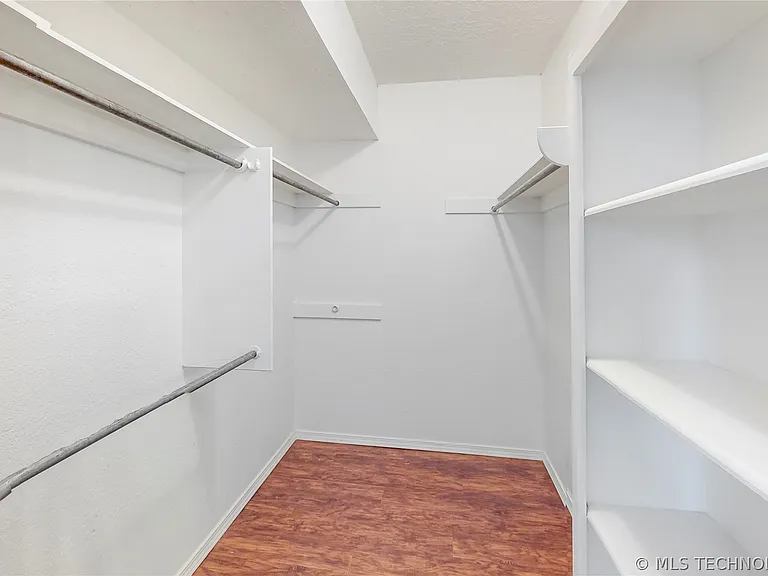 4004 S Maple Ave — Photo 16