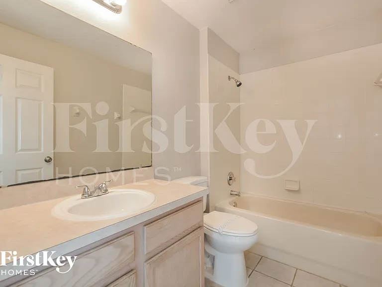 521 Finch Ln — Photo 14