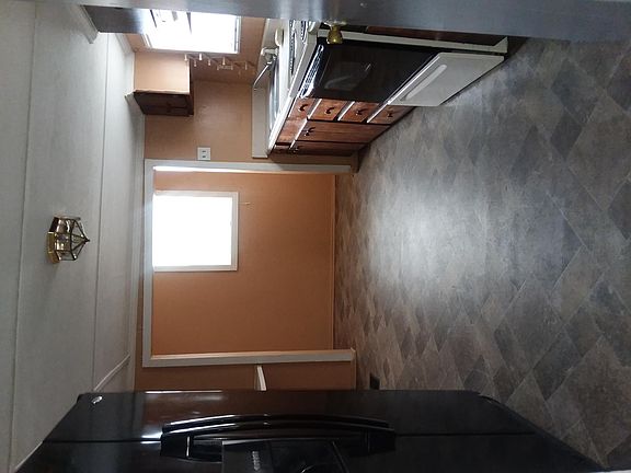 3rd image of 724 Cummings St #House