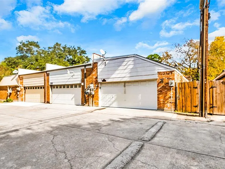 7500 W Loop S Fwy #D — Photo 26