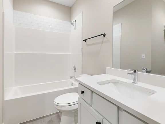 4th image of 2157 N Reece Rd