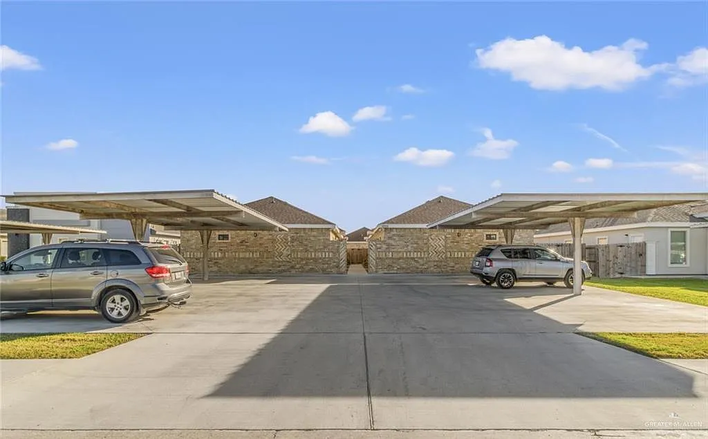 3 bed, 2.0 bath, 1100 sqft, $1,095 — Photo 1