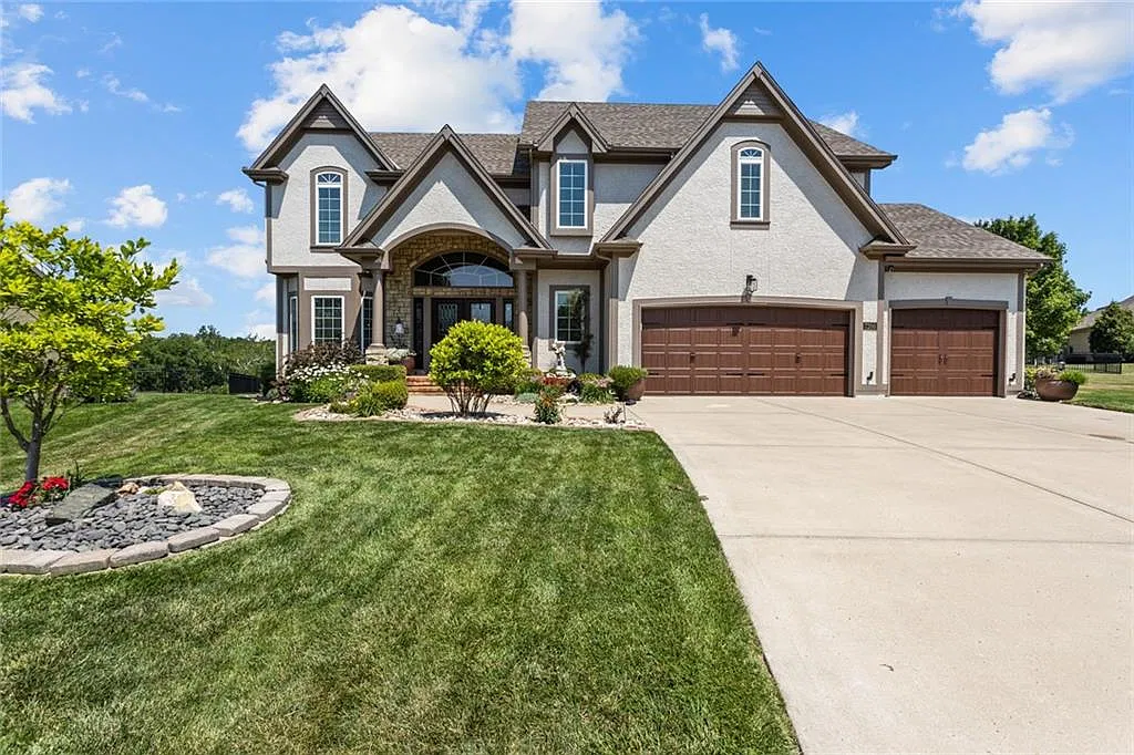 4 bed, 4.5 bath, 3544 sqft, $3,850 — Photo 3
