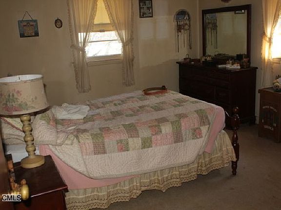 5th image of 26 Valerie Ln