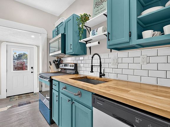 3rd image of 267 Leeds Ave