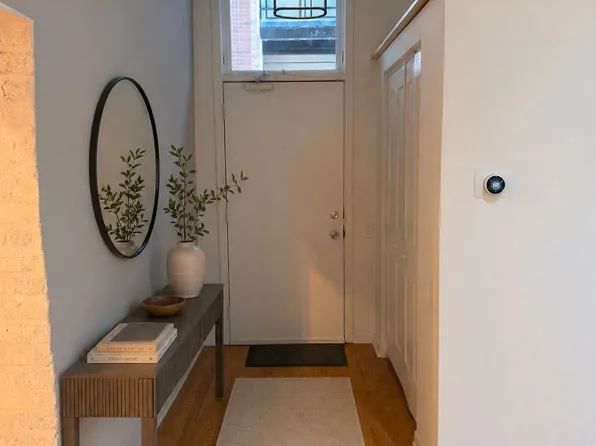 312 N May St, Chicago, IL