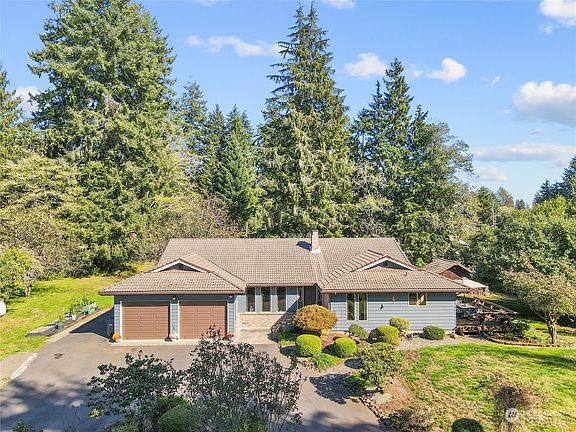 2nd image of 402 Greenbriar Court