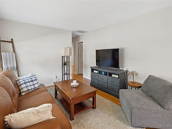 3rd image of 6313 Kensington Ave